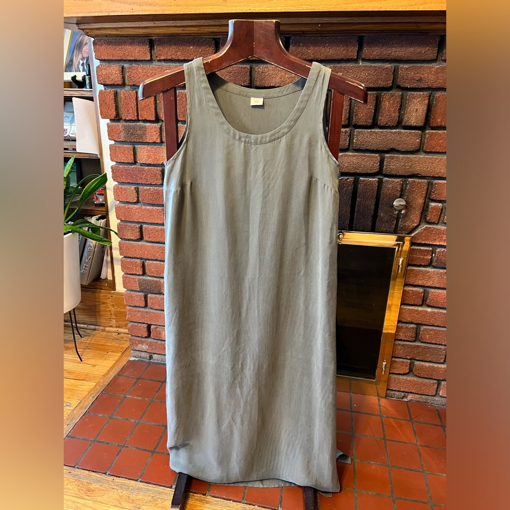 Long flowing anti wrinkle Crea dress with high side split size S